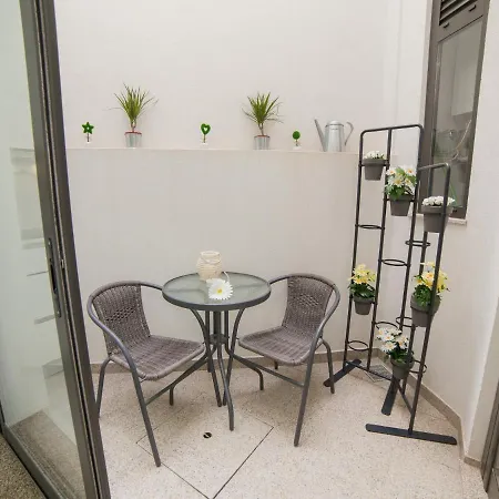 Guest Amparo Dollhouse Apartamento Porto